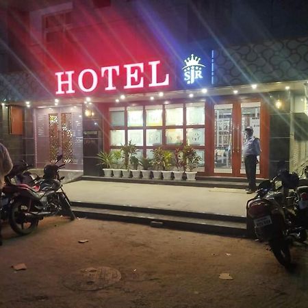Hotel Sjr Varanasi Exteriör bild