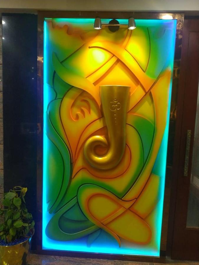 Hotel Sjr Varanasi Exteriör bild