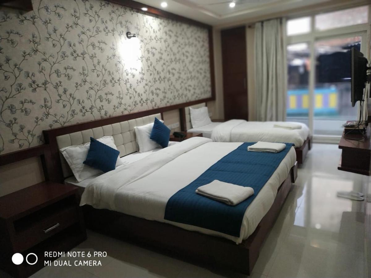 Hotel Sjr Varanasi Exteriör bild