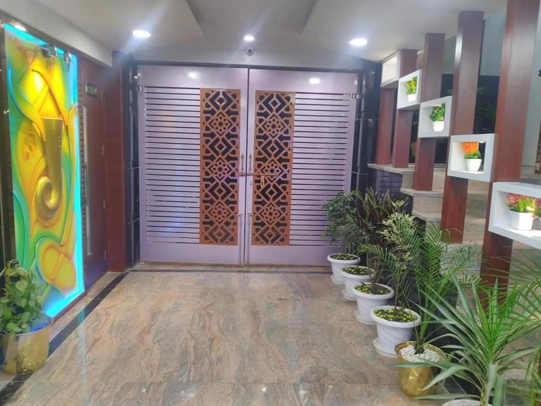 Hotel Sjr Varanasi Exteriör bild