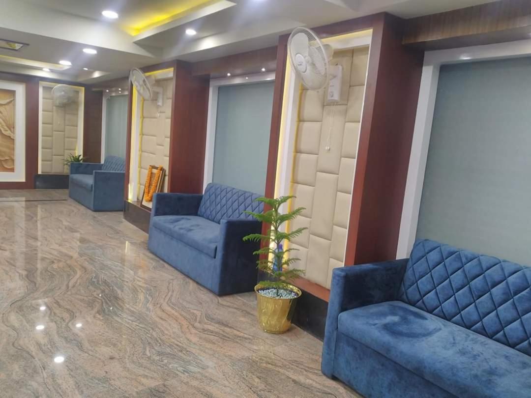 Hotel Sjr Varanasi Exteriör bild